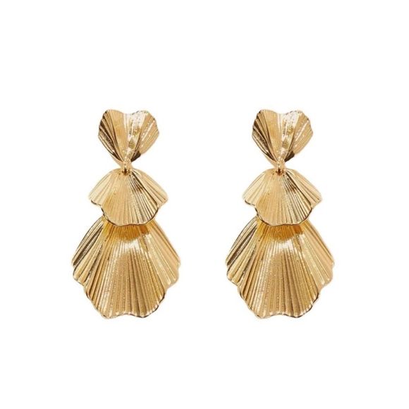 Zara Jewelry - Petal drop earrings in gold #503